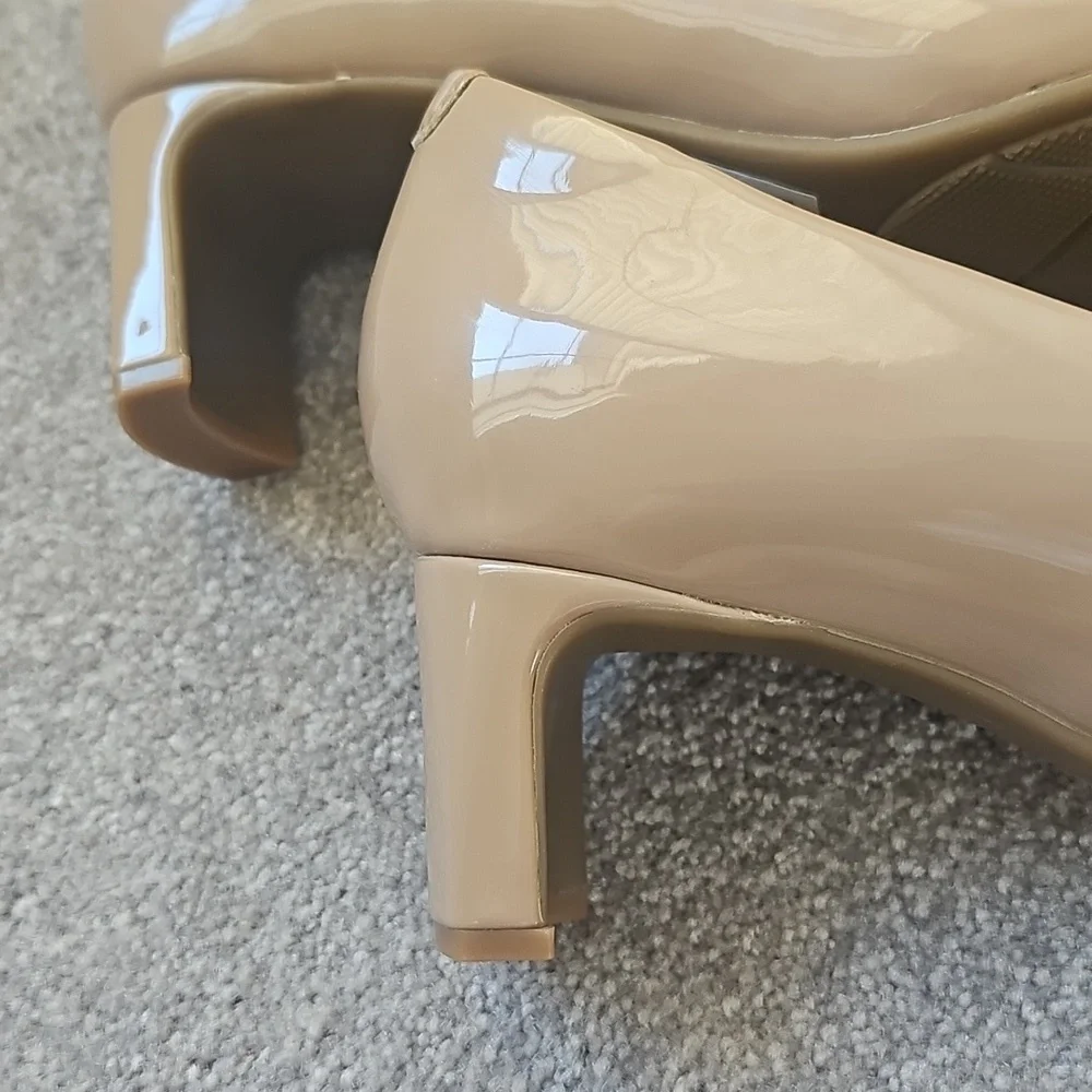 Clarks Tan Women's Heels 8.5 - Picture 4 of 4